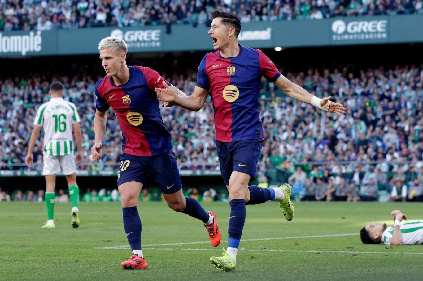 Robert Lewandowski i Dani Olmo Robert Lewandowski i Dani Olmo