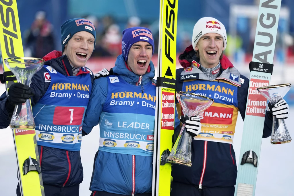 Jan Hoerl, Stefan Kraft i Daniel Tschofenig w Innsbrucku, 04.01.2025 r. Jan Hoerl, Stefan Kraft i Daniel Tschofenig w Innsbrucku, 04.01.2025 r.