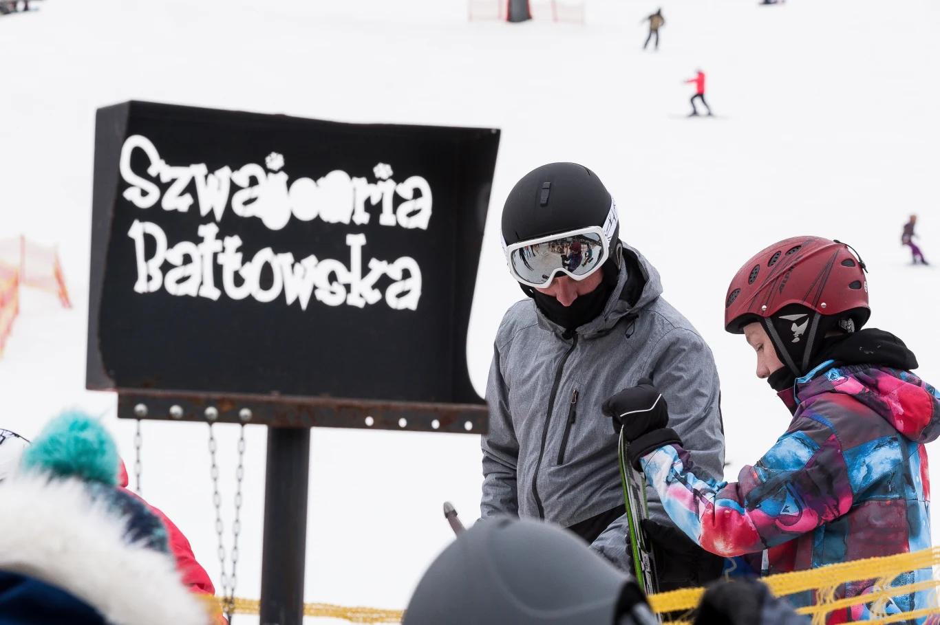 Szwajcaria Bałtowska to miejsce z masą atrakcji. Wśród nich snowtubing, czyli zjazd na specjalnych pontonach po wyznaczonych torach śnieżnych.
