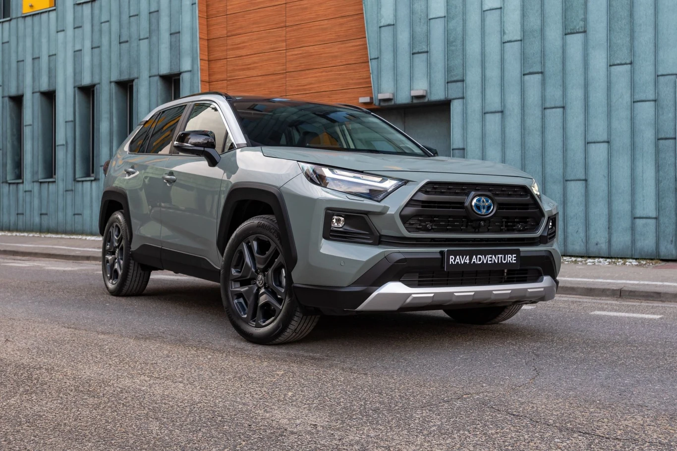 Toyota RAV4 w wariancie benzynowym to najmniej awaryjne auto w zestawieniu Consumer Reports.