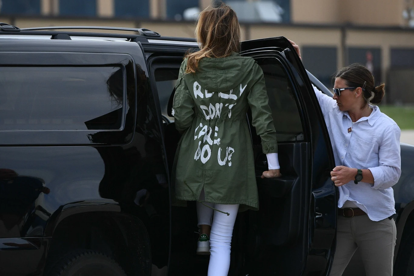 Melania Trump w niesławnej kurtce z napisem: Really don't care, do you?