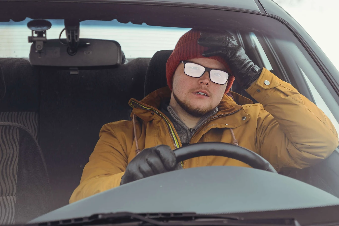 Zimą jeżdżący w okularach zmagają się z dodatkowym problemem Zimą jeżdżący w okularach zmagają się z dodatkowym problemem