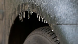 Zimą powinieneś robić to codziennie. Przez ten błąd samochody rdzewieją