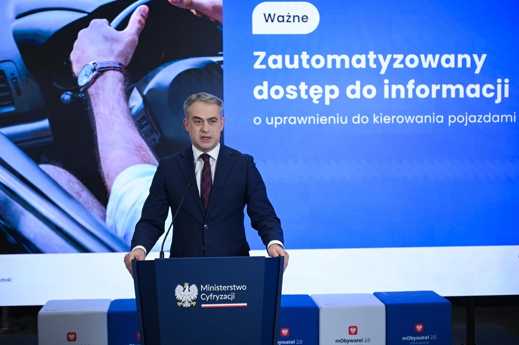 Wicepremier i minister cyfryzacji Krzysztof Gawkowski zapowiedział zmiany w weryfikacji uprawnień kierowców przez firmy transportowe
