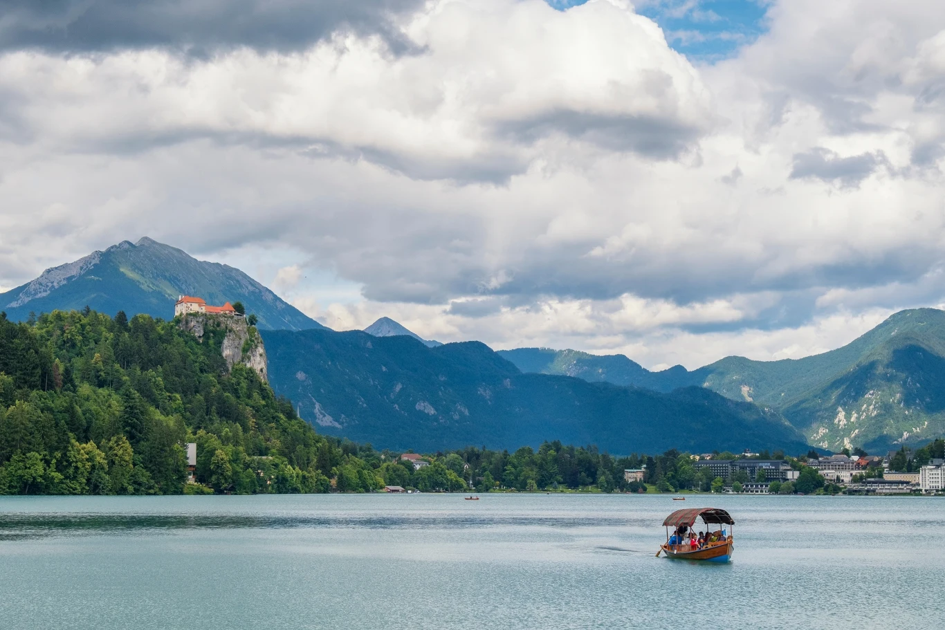 Okolice jeziora Bled zachwycają o każdej porze roku. 