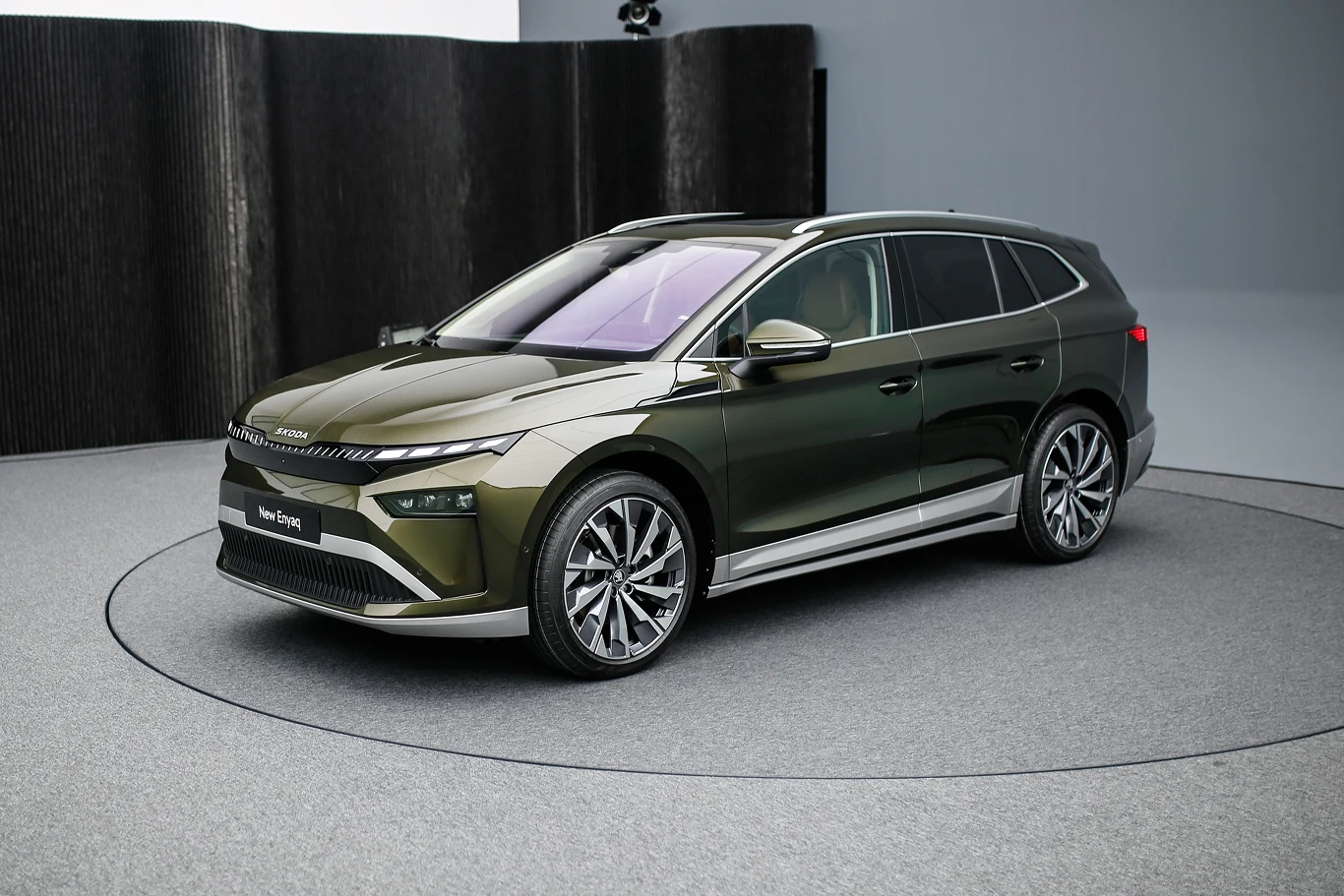 Nowością w ofercie jest ekskluzywny metalizowany lakier w odcieniu Zieleń Olibo