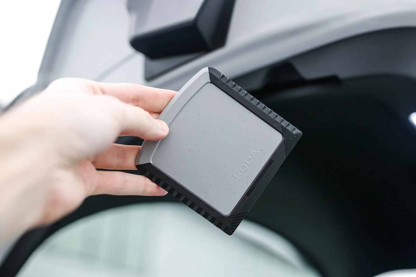 Jak przystało na Skodę, nowy Enyaq został wzbogacony o szereg rozwiązań Simply Clever.