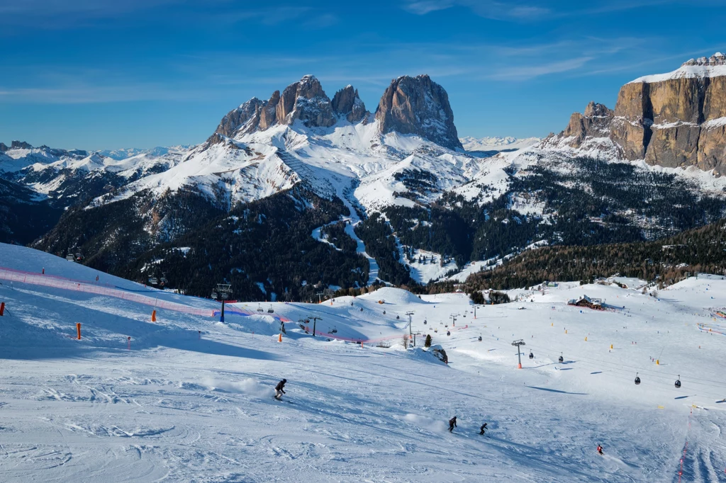 Ośrodki narciarskie w Dolomitach oferują spektakularne widoki 