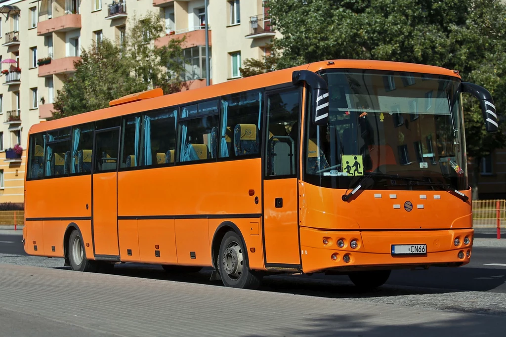 Autobusy szkolne w Polsce zwykle nie mają prawidłowego oznakowania