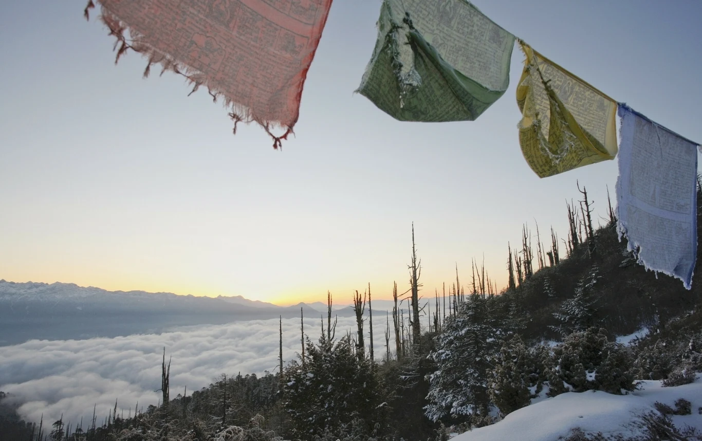 Lodowce w Himalajach topnieją w zastraszającym tempie. Badacze stwierdzili, że w ostatnich dekadach lodowe góry w Himalajach topniały dziesięć razy szybciej niż od ostatniego powiększenia się lodowca, które nastąpiło 400-700 lat temu Lodowce w Himalajach topnieją w zastraszającym tempie. Badacze stwierdzili, że w ostatnich dekadach lodowe góry w Himalajach topniały dziesięć razy szybciej niż od ostatniego powiększenia się lodowca, które nastąpiło 400-700 lat temu