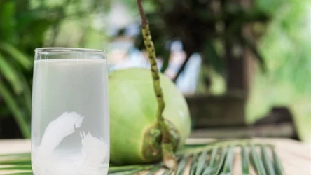 Nawadnia lepiej niż zwykła woda. Ma mnóstwo elektrolitów i niewiele kalorii