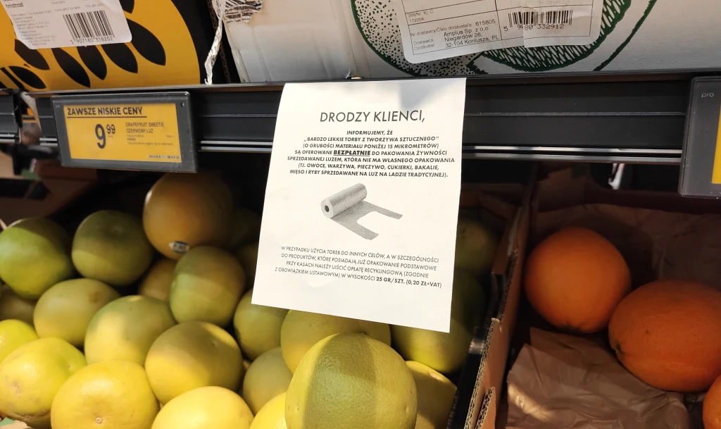 W sklepach Biedronka pojawiły się informacje o nowej opłacie