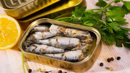 ​Gdzie wyrzucać puszki po rybie lub po konserwie? Odpowiedź wcale nie jest oczywista