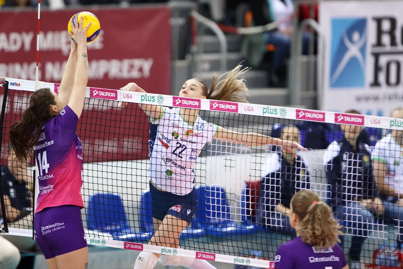 Atakuje Marta Orzyłowska, środkowa BKS-u