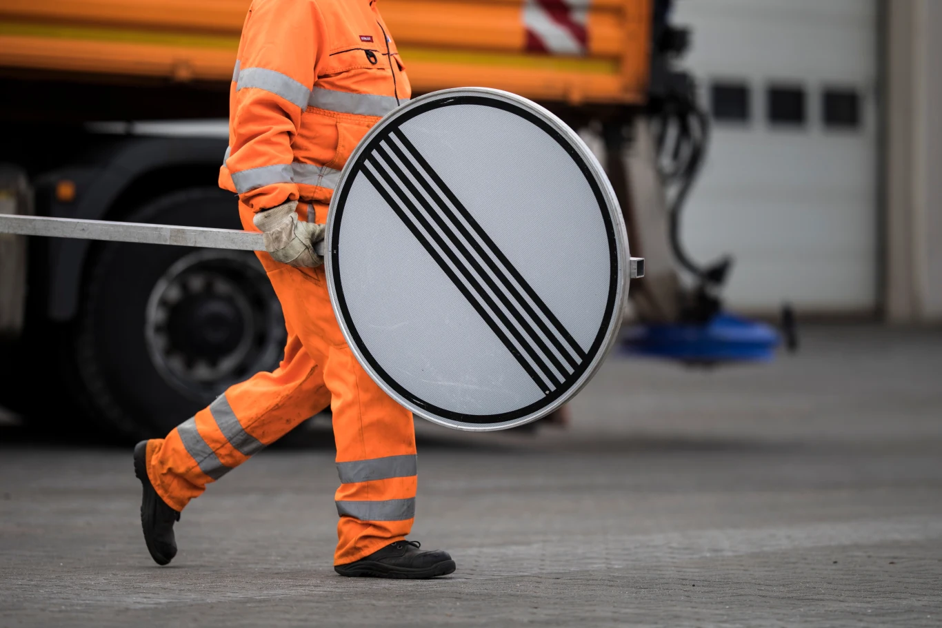 Znaki zniknęły z niemieckich dróg. Koniec jazdy bez ograniczeń prędkości? Znaki zniknęły z niemieckich dróg. Koniec jazdy bez ograniczeń prędkości?