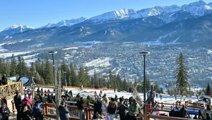 Zimowe Zakopane przyciąga turystów. Nocleg znacznie droższy niż jesienią