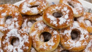 U mnie w domu je się je przez cały karnawał. Wszyscy proszą o więcej