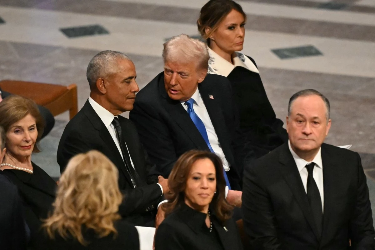 Donald Trump i Barack Obama prowadzili ożywioną dyskusję tuż przed pogrzebem Jimmy'ego Cartera Donald Trump i Barack Obama prowadzili ożywioną dyskusję tuż przed pogrzebem Jimmy'ego Cartera