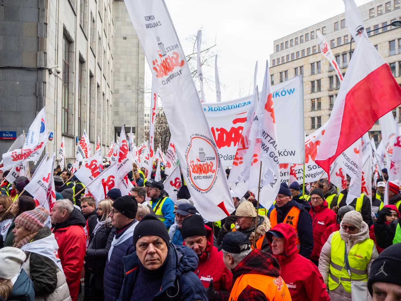 Związkowcy wyruszyli spod siedziby PGE Związkowcy wyruszyli spod siedziby PGE