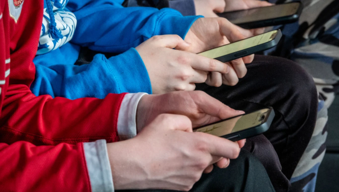 Słowacja. Zakaz korzystania z telefonów komórkowych w klasach 1-9 (zdjęcie ilustracyjne) Słowacja. Zakaz korzystania z telefonów komórkowych w klasach 1-9 (zdjęcie ilustracyjne)