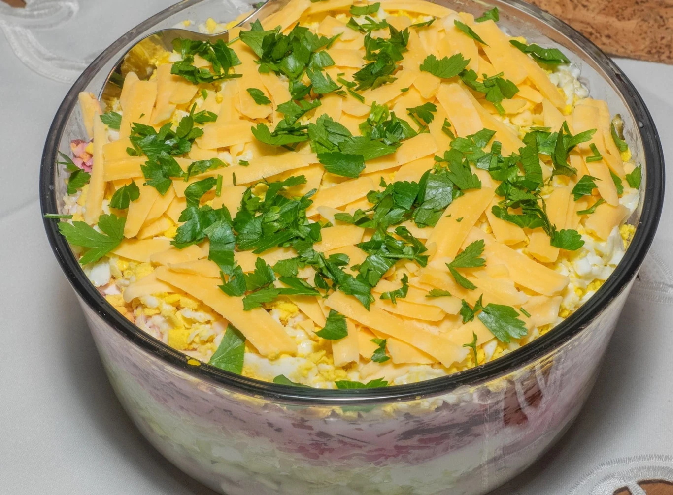 Ta sałatka świetnie sprawdzi się na imprezie Ta sałatka świetnie sprawdzi się na imprezie