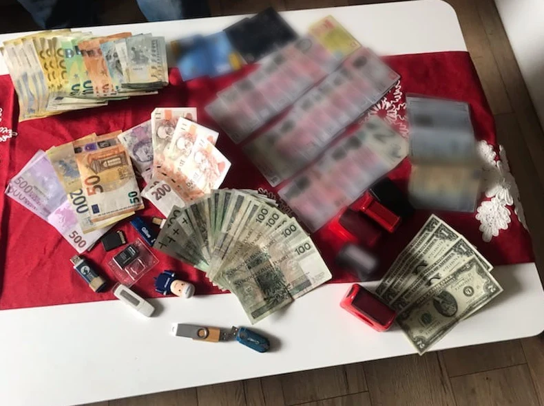 Funkcjonariusze KAS dokonali przeszukania, zabezpieczono nie tylko pieniądze
