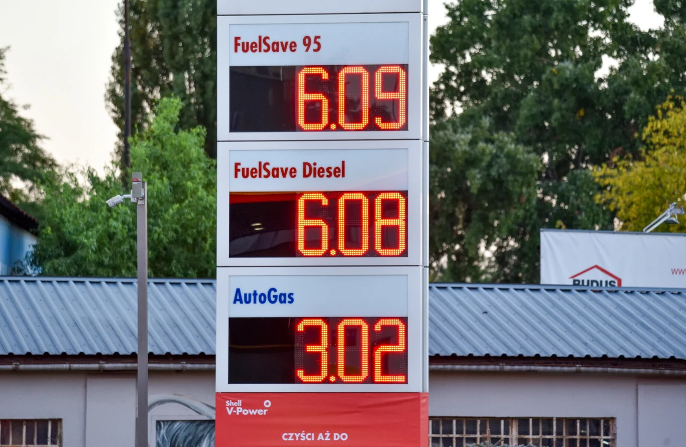 Pierwsze podwyżki na stacjach paliw już są widoczne.