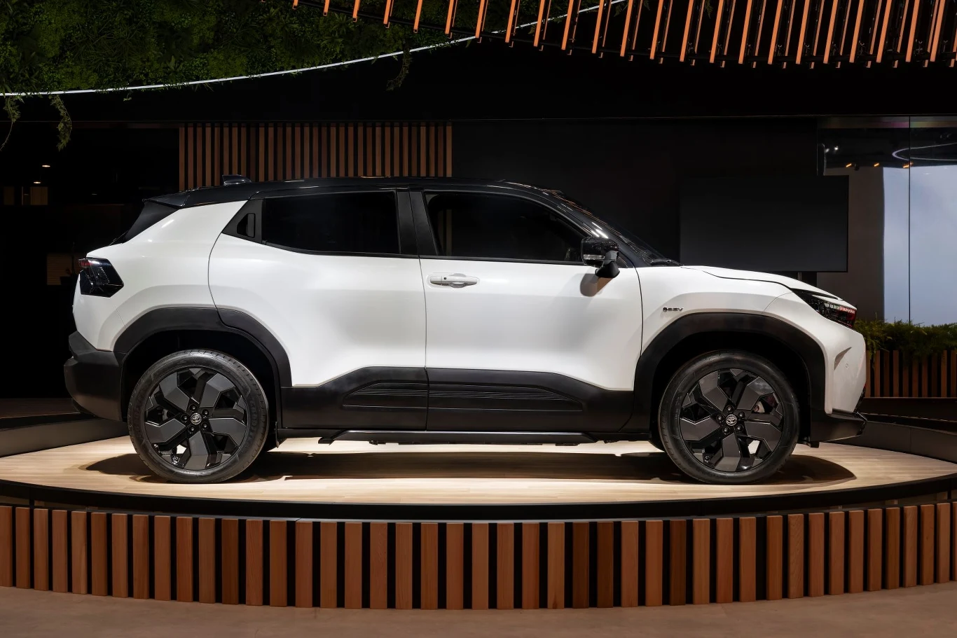 Rozstaw osi Toyoty Urban Cruiser wynosi 2,7 m. To o 14 cm więcej niż w Yarisie Cross.