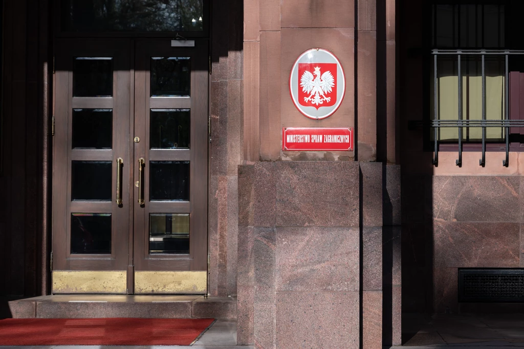 Afera wizowa. Ambasada Polski w Manili przekazała notę werbalną. Mówią o "ingerencji osób trzecich", na zdj. MSZ Polski