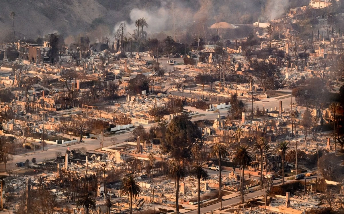 Rejon Los Angeles po przejściu niszczycielskiego pożaru zamienił się w ruiny