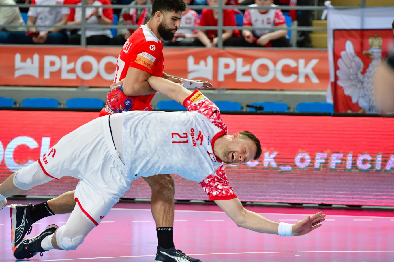 Kamil Syprzak faulowany przez rywala - kara dwóch minut dla Tunezyjczyka i rzut karny dla Polaków