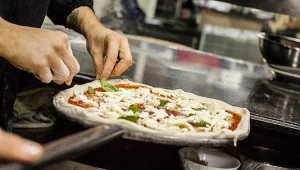 Pizzeria w Neapolu (zdjęcie ilustracyjne)