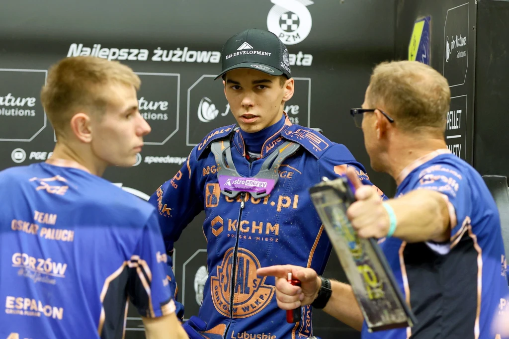 Oskar Paluch z tatą i mechanikiem. Oskar Paluch z tatą i mechanikiem.