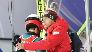 Dawid Kubacki i Kamil Stoch (tyłem)