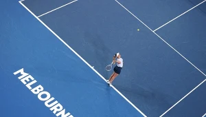 Organizatorzy Australian Open mają problemy z pogodą od pierwszego dnia zmagań, mecze toczą się głównie na zadaszonych kortach