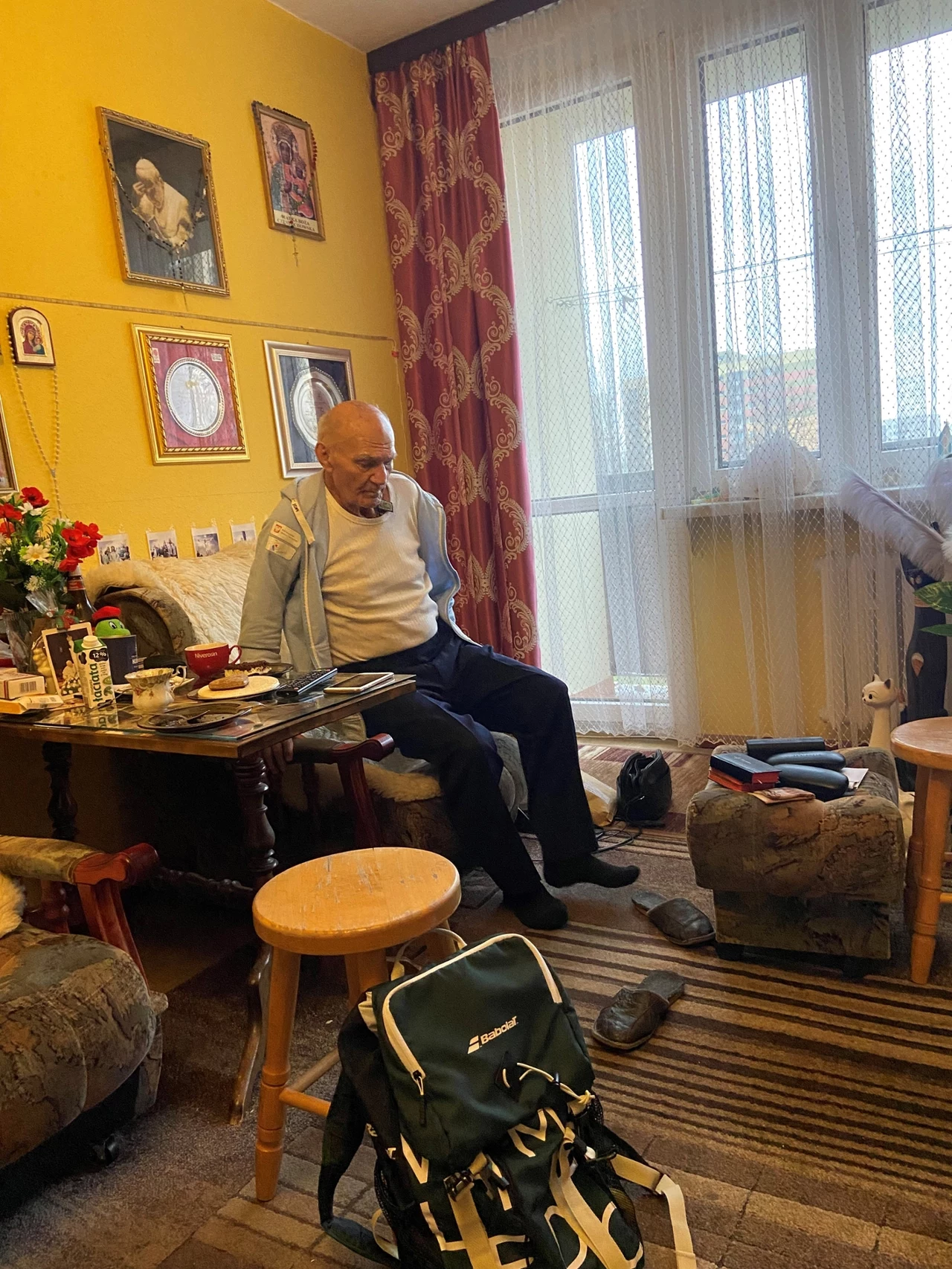 "Pod górkę, pod górkę, pod górkę...". Dziś pan Marian Kasprzyk walczy z bólem biodra i pachwiny, który ogranicza jego sprawność, ale nie daje za wygraną "Pod górkę, pod górkę, pod górkę...". Dziś pan Marian Kasprzyk walczy z bólem biodra i pachwiny, który ogranicza jego sprawność, ale nie daje za wygraną