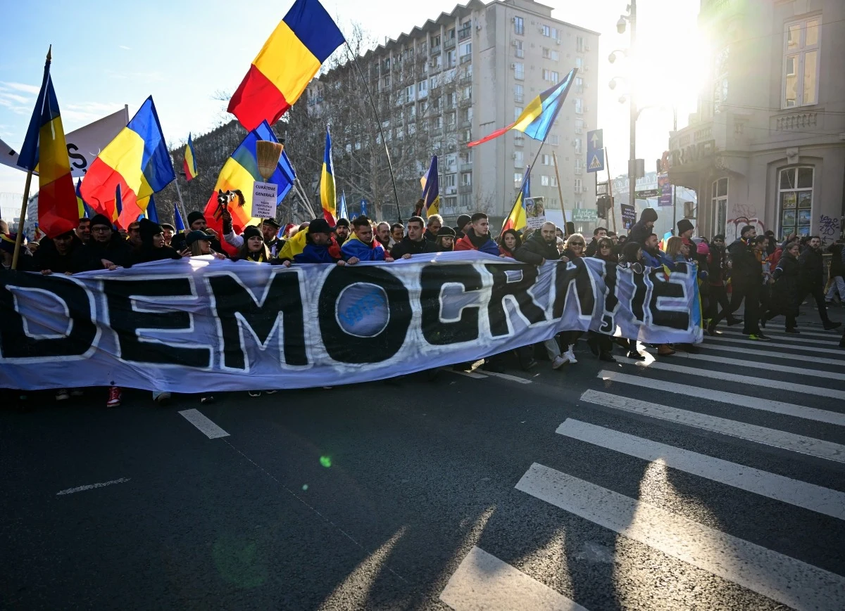 Tysiące demonstrantów wyszło na ulice Bukaresztu w obawie o stan rumuńskiej demokracji Tysiące demonstrantów wyszło na ulice Bukaresztu w obawie o stan rumuńskiej demokracji