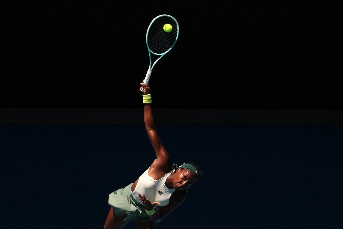 Coco Gauff i jej serwis - 12 asów i 9 podwójnych błędów w 80 minut na Rod Laver Arena