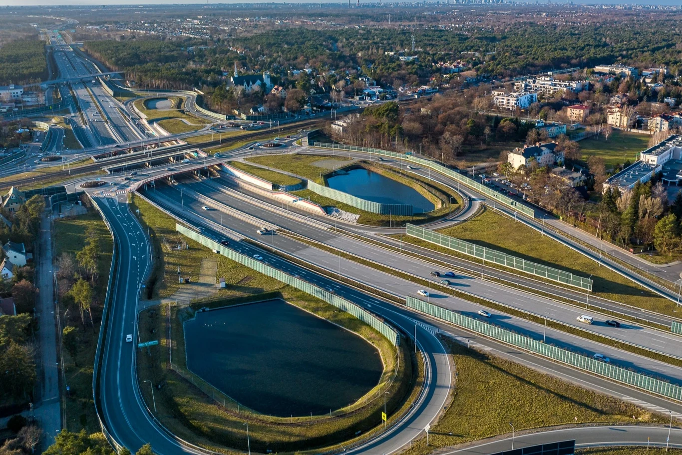 Która droga szybkiego ruchu w Polsce ma największą liczbę pasów ruchu? Która droga szybkiego ruchu w Polsce ma największą liczbę pasów ruchu?