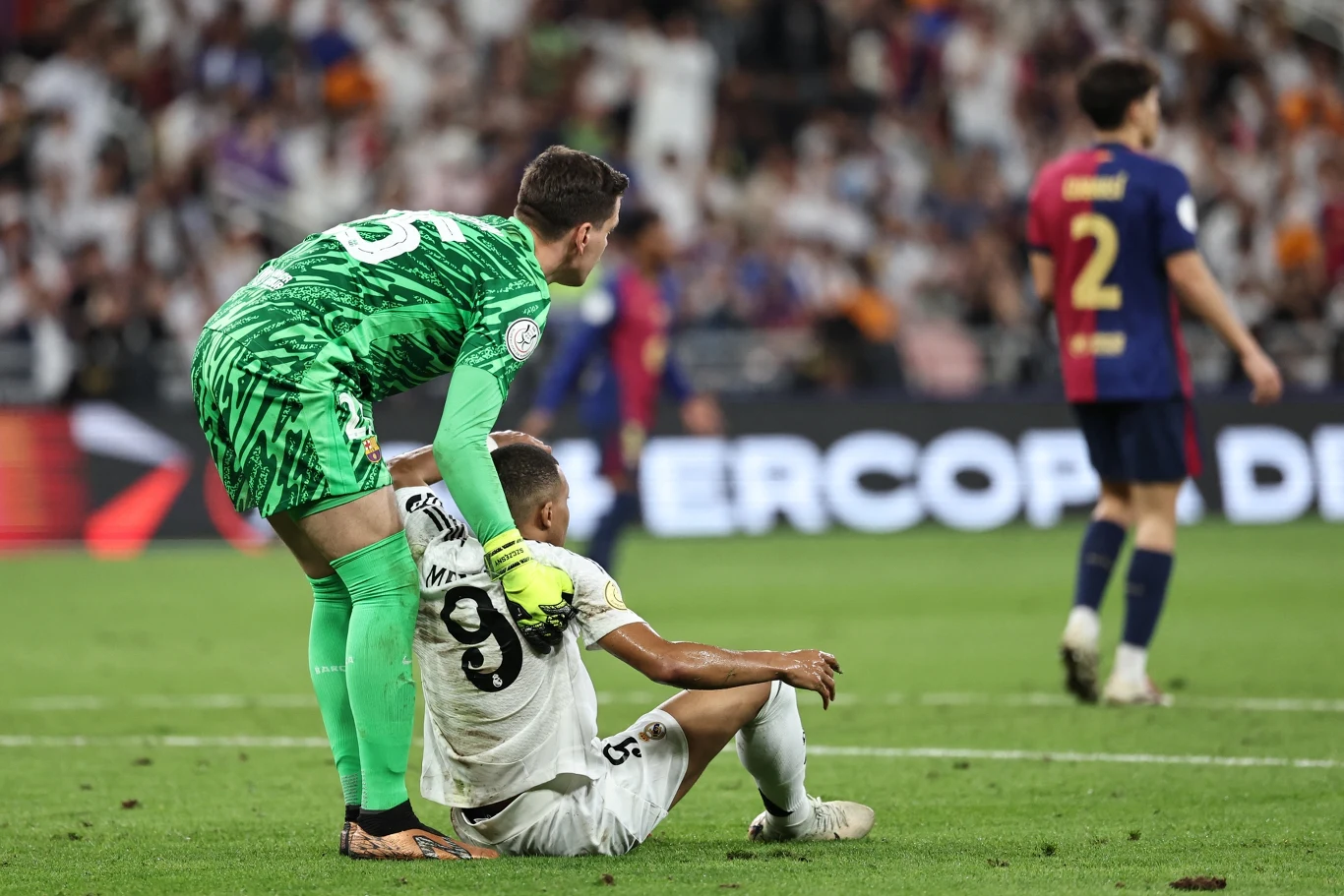 Wojciech Szczęsny i Kylian Mbappe Wojciech Szczęsny i Kylian Mbappe