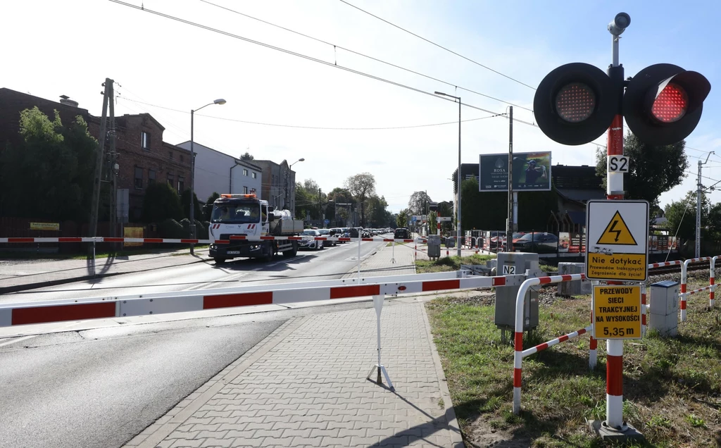 Zmiany, które zabolą każdego kierowcę. Jaki mandat za przejazd kolejowy?