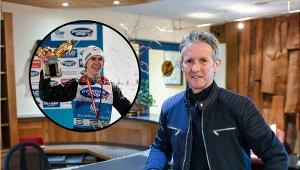 Jens Weissflog. W kółku Daniel Tschofenig, triumfator ostatniej edycji TCS