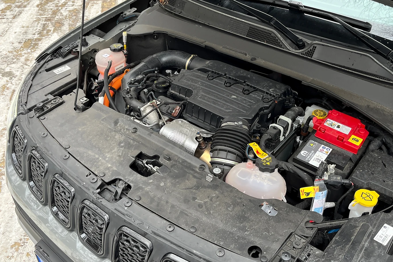 Hybrydowy napę Jeepa Compass Overland generuje 240 KM