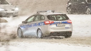 Widzą śnieg i wpadają w amok. Policja nie ma litości