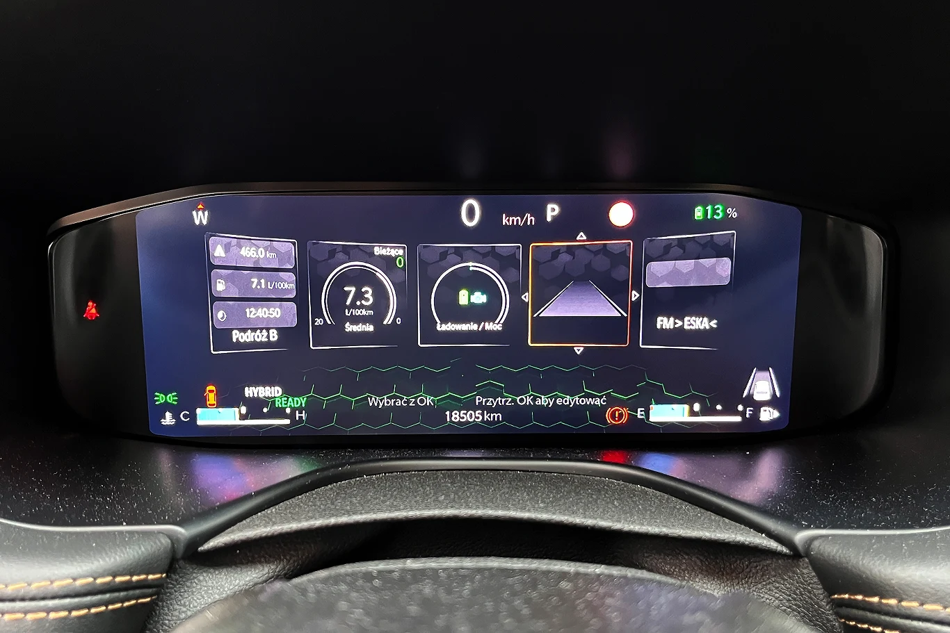 Ekran cyfrowych zegarów może budzić pewne kontrowersje pod kątem rozplanowania podawanych informacji