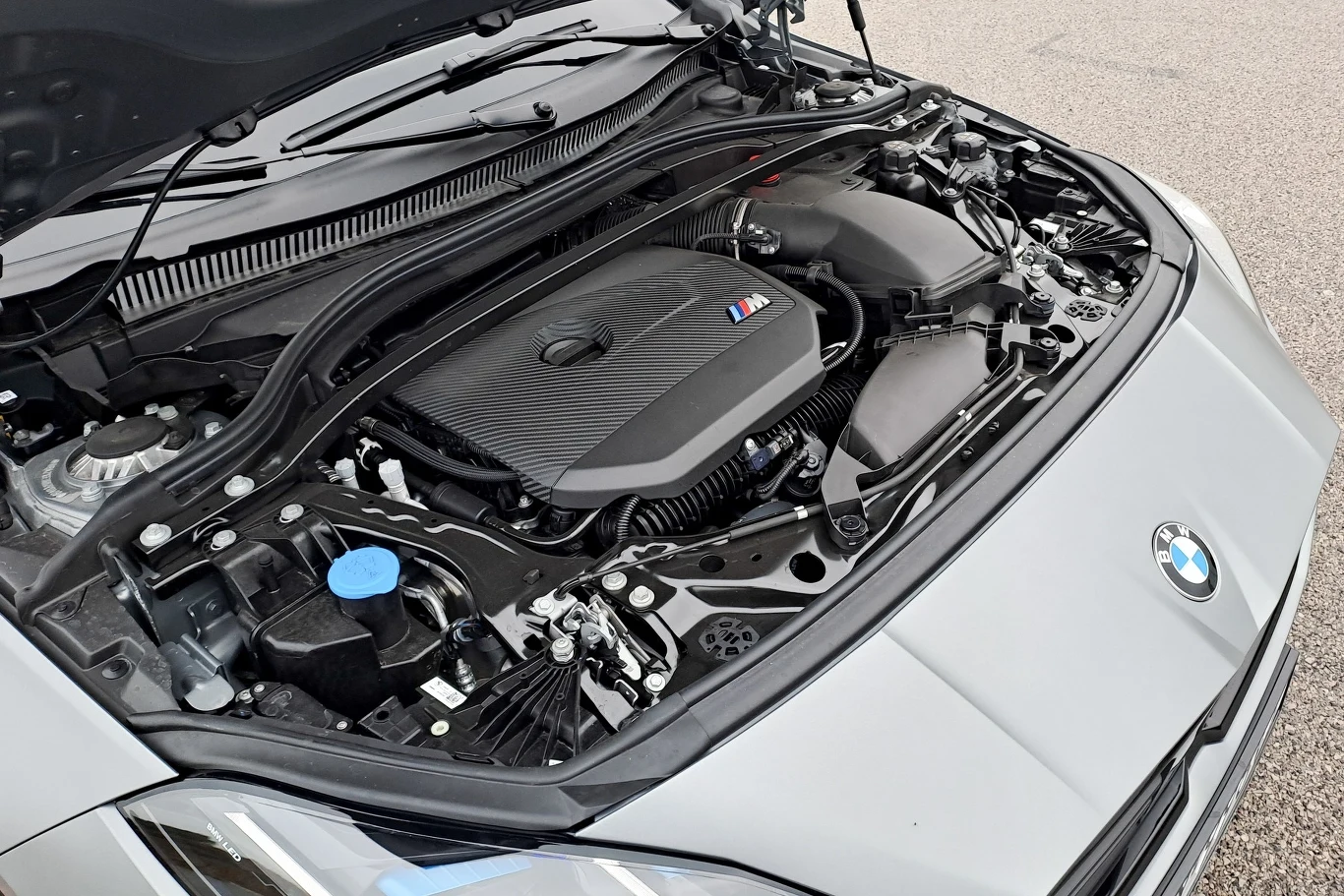 BMW M135 xDrive wyposażone jest w dwulitrową jednostkę benzynową generującą 300 KM i 400 Nm. To najmocniejsza wersja napędowa nowej serii 1.