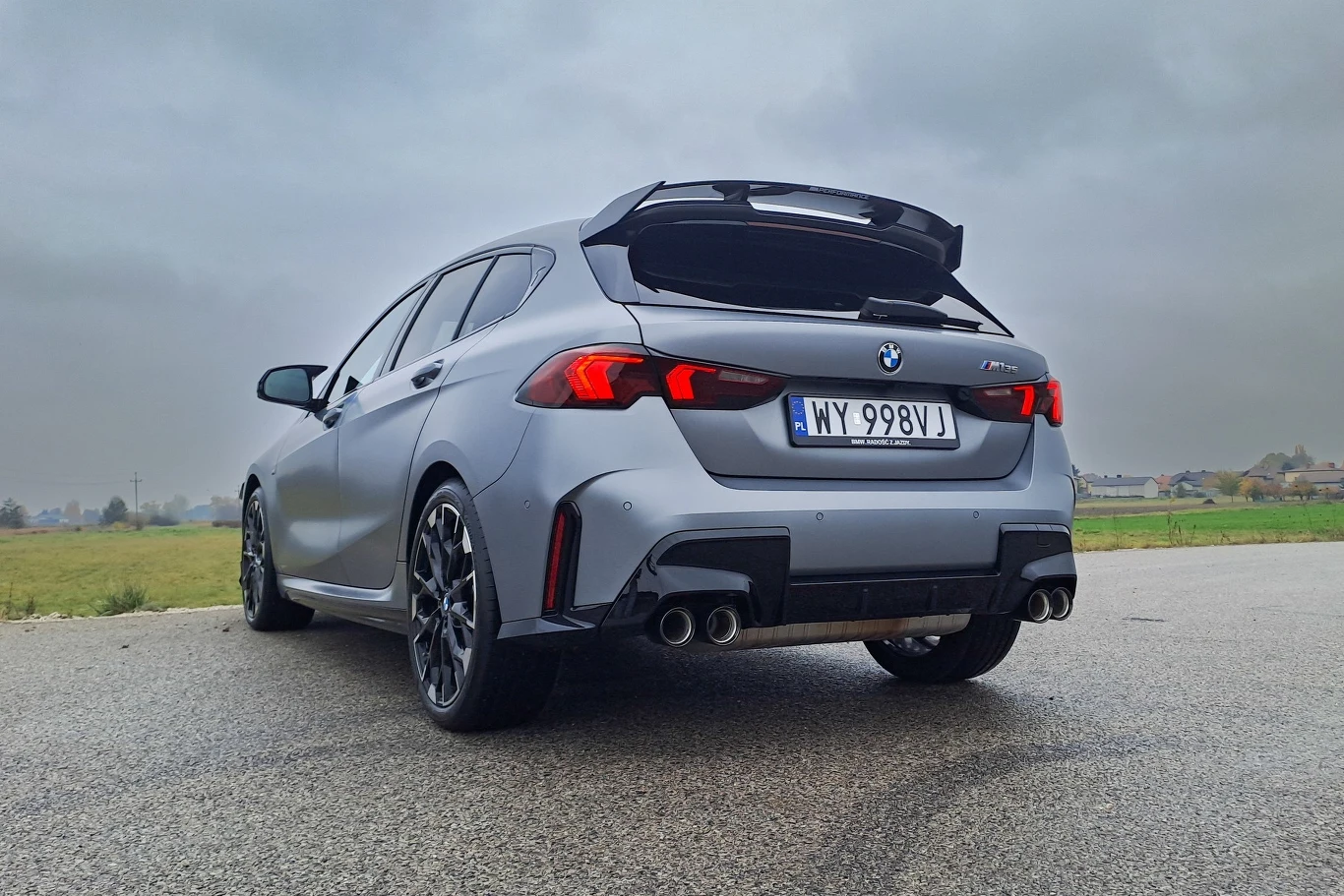 Nowe BMW serii 1 z założenia ma charakteryzować się lepszym prowadzeniem. Inżynierowie m.in. zwiększyli sztywność karoserii oraz punktów mocowania zawieszenia.