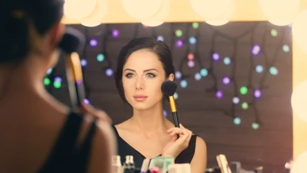 Jak zrobić idealny makijaż na karnawałowe przyjęcie?