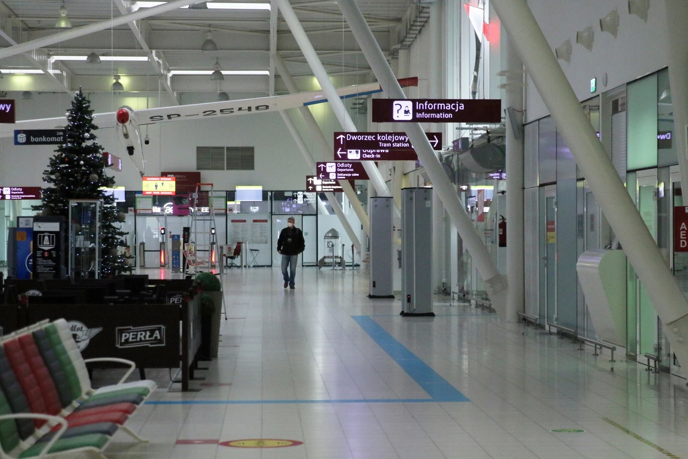 Z lotniska w podlubelskim Świdniku codziennie będą odlatywać samoloty PLL LOT do Warszawy. Dotychczas takie połączenie istniało w wybrane dni tygodnia Z lotniska w podlubelskim Świdniku codziennie będą odlatywać samoloty PLL LOT do Warszawy. Dotychczas takie połączenie istniało w wybrane dni tygodnia