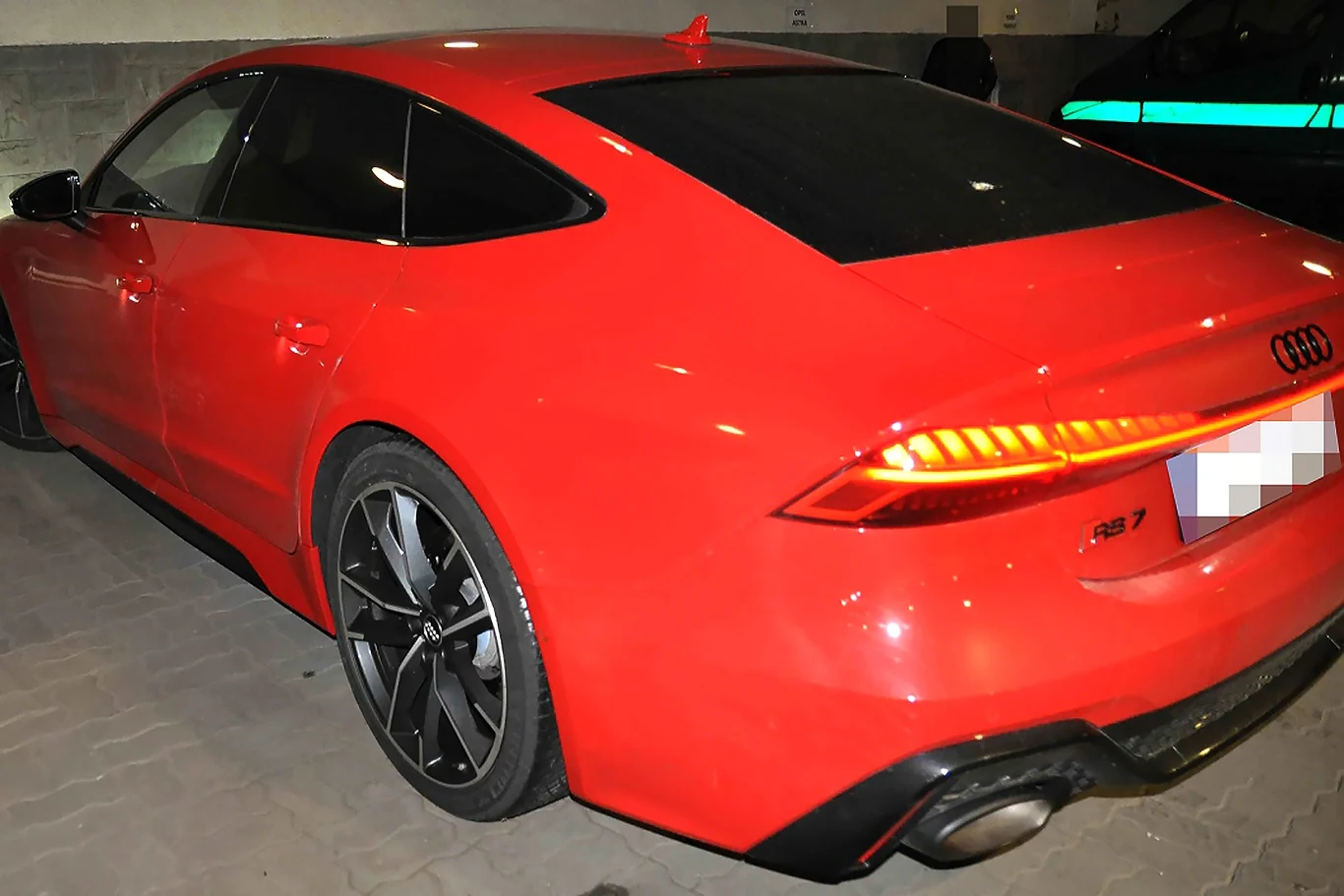 Auta za 22 miliony zł miały pojechać na Ukrainę. Straż graniczna w akcji / Fot. Bieszczadzki Oddział SG Auta za 22 miliony zł miały pojechać na Ukrainę. Straż graniczna w akcji / Fot. Bieszczadzki Oddział SG